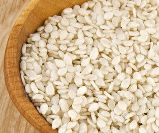  Sésame Blanc - fruits secs et graines grillées nous disposons  de s&eacute;same blanc de haute qualit&eacute; &agrave; 1.2 usd le kilo.--pour toute information compl&eacute;mentaire ou commande n h&eacute;sitez pas &agrave; nous contacter.--conditionnement - sac de 50 kg--restriction - aucune---- --