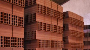  Produits Rouges - Industrie exploitation nous sommes société à responsabilité limitée .  nous voulons investir pour la création d'une briqueterie de fabriquation rouge de substance d'argile. nous avons rasé 70.000 mètres carrés et nous avons une mine d'argile à seulement
