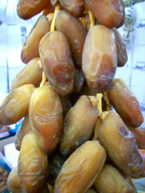  Dattes - fruits et légumes bonjour, la vraie datte qui vient de tolga(alg&eacute;rie) pas besoin d'en dire plus,  pour toute commande merci de me contacter! possibilit&eacute; d'envoi par fret a&eacute;rien ou fret maritime!