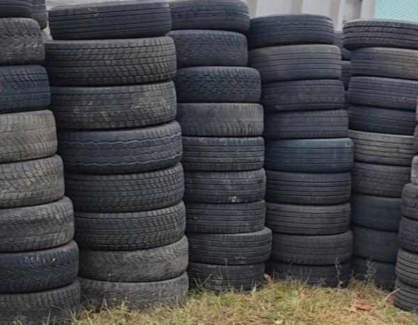  Véhicules D'occasion,pneus D'occasion - matériels machines la compagnie  cherche des clients,  des partenaires d'affaires,  pour les v&eacute;hicules d'occasion,  les pneus toutes les grandeurs ( six mois d'usure) et la livraison au port de destination. en plus nous assurons le transport de tout autres bien par conteneur du canada vers les pays africains. ( co