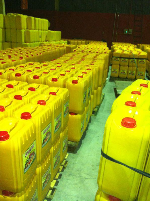  Oils Sun Flower, Corn Oil,canola Oil - huiles sale oils (sun flower,  corn,  canola oil ,  soya bean oil,  rapeseed oil,  palm oil,  in big quantity  at a competitive market prices with prompt shipment for all our customers. quality grade a edible oils. packaging details ---transparent pet bottles  --* 1l, 2l, 3l, 4l and 5 liters pet transparent bottle 