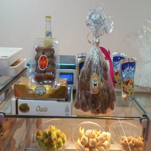  Dattes 1er Qualite - fruits secs et graines grillées nous somme une société algeriene  d'export spécialisée dans l'export des dattes 1er choix --des quantités intéressantes de dattes--1kg --500gr--300gr--prix bien étudié--pour plus d'information n'hésitez pas de nous contactez