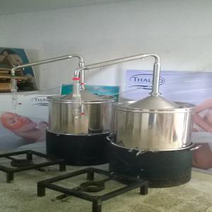  Distillateur - matériels machines --3 distillateurs inox avec 3 gazes professionnelle made in italie --volume 250 litres par distillateur.--le prix d'un distillateur à 15000 ttc--*avec une formation et une démonstration gratuite