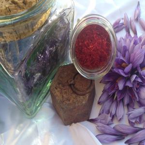  Safran En Filaments Production Sud Est France - épices aromates trois récoltes de safran à vendre en pots de 0.5 à 1 gramme,  safran produit dans le sud est de la france,  différents degré d'arôme,  selon l'année de récolte les plus anciens (2ans) ont un parfum soutenu avec des arômes de miel et une tr&eg