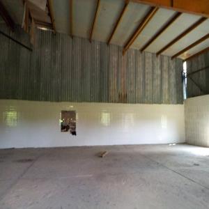  Recherche Un Acheteur D'une Usine D'eau Minerale - Investissement capitaux bonjour--nous mettons en vente une usine de transformation d'eau minéral.--l'usine est disponible au bénin.--l'usine est en construction sur un terrain de 3 hectare. les machines sont déjà disponible sur le site mais encore installé.--les bouteilles d'environs 2 mi