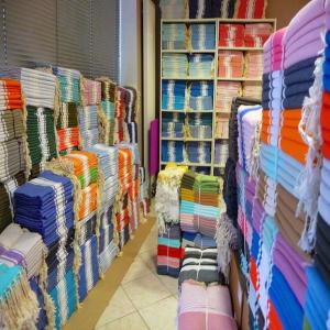  Fabricant Et Grossiste De Fouta 100% Coton - autres nous somme fabricant et grossiste de foutas serviettes hammam tunisienne.--en tant que fabriquant et grossiste nous pouvons confectionner les foutas sur mesure à la demande. nous vous proposons la vente de fouta en gros; plate,  nid d'abeille,  lurex,  jetés,  nappes--nous vous offrons aus