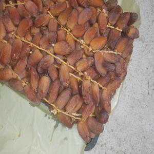  Dattes Algeriennes - fruits et légumes entreprise spécialisées dans l import-export--fruits et légumes disposons  un stocks important de dattes deglet nour en branche de qualité superieure --cherchons clients potentiels.