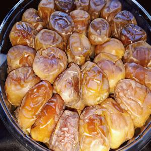  Vente De Datte D'arabie Saoudite Soukary Et Ajwa - fruits et légumes dattes soukary en prevance de qassim et ajwa de medine ( arabie saoudite) 1er main et possibilité d'envoyer dans le monde entier par contenaire sauf dans la france et ces environs à partir d'une pallete minimum. --le prix varie en fonction de la quantité.