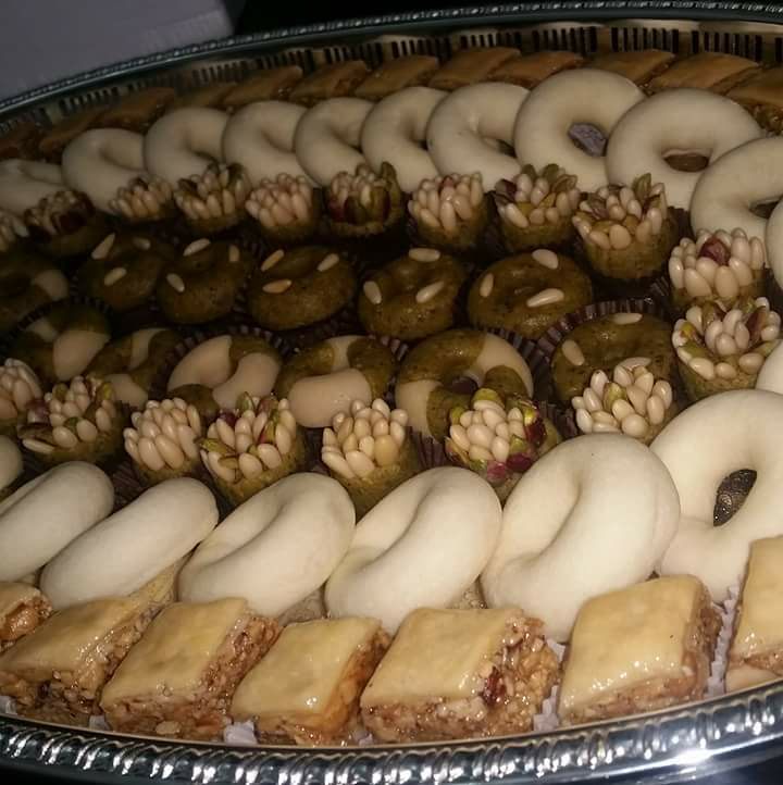 Patisserie Tunisiennes BAKLAWA /Patte  amande .. - produits sucrés vente en details ou en gros quantite patisserie tunisiennes baklawa ,  patte amande ,  ...--je suis installe en europe (portugal),  je peut faire livraison sur tous les pays d'europe