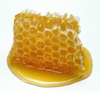  Miel Naturelle Brut - produits sucrés bonjour !  je suis de nationalité tchadienne,  directeur de l'entreprise le  goût du saveur   possédant des tonnes des miel pure brut contenant le rich d'abeilles,  non transformer. je souhaite le vendre,  alors pour ceux qui souhaitent acheter avec moi,  ou pour plus d'information,  