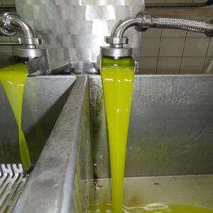  Produits Naturels Et Traditionnels Régime Crétois - huiles nous sommes une entreprise dans le but de faire venir chez les consommateurs des produits naturels de une grande qualité gustative et d'une grande richesse nutritive.--nos produits viennent de crète et de grèce,  directement des producteurs sélectionnés par nous mem