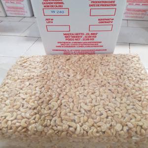  Nous Vendons Des Noix De Cajou W240, W320, W450 - roasted seeds and nuts nous sommes producteur de noix de cajou avec sa propre usine à conakry en guinée --nous offrons des noix de cajou selon la norme de qualité afi,  emballage sous vide en polyéthylène sac dans une boîte en carton,  poids net 22, 68 kg.--les notes disponibles sont 