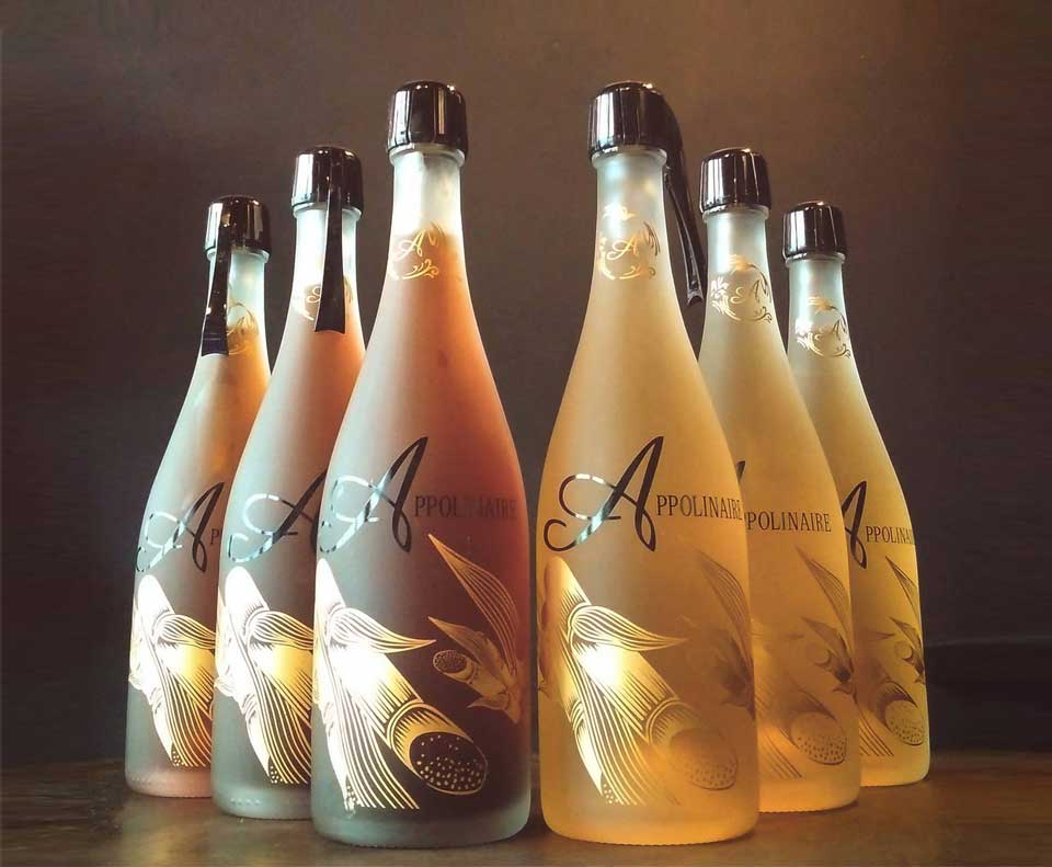  Rhum Pétillant - boisson alcoolisée description --l'innovation caribeenne en marche--le rhum pétillant naturel  appolinaire  est le premier rhum pétillant au monde. d’un savant mariage entre deux techniques différentes qui sont la production de rhum et la fermentation du champagne est née le rhum pét