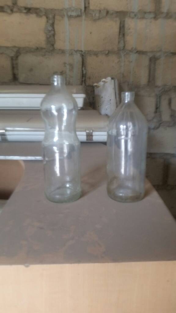  Bouteille En Verre - conditionnement la bouteille en verre sublime le contenu et n'en altère pas le goût. en fonction du type de liquide,  le modèle peut varier mais n'hésitez pas à laisser libre court à votre imagination dans le choix de la forme et de la couleur ! découvrez nos bouteille