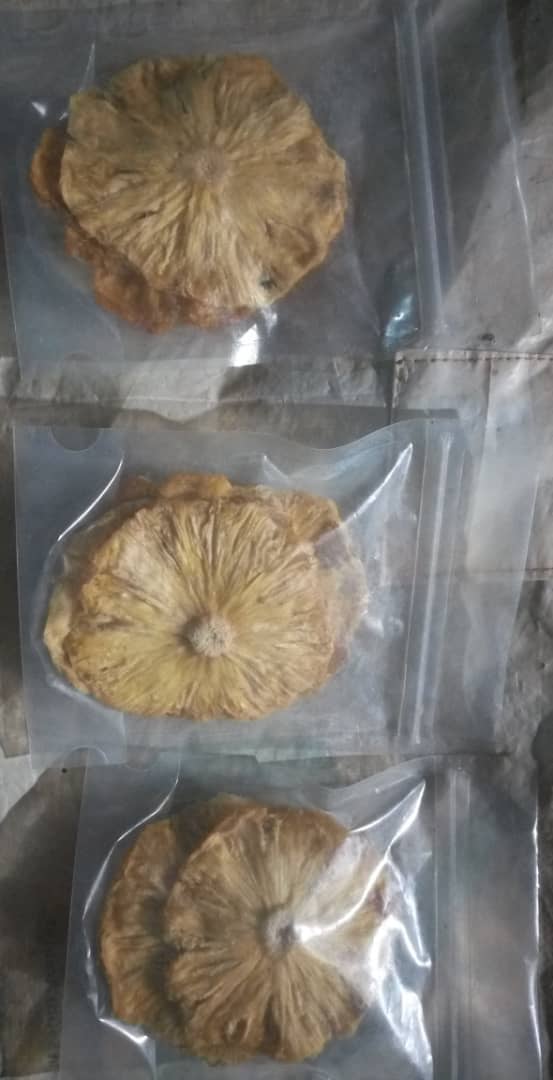  Ananas 🍍 Séché - fruits secs et graines grillées avec l'entreprise pem gloire afrique manger,  faites vos jus et autre......a base de l'ananas s&eacute;ch&eacute; bio