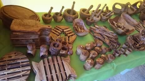  Articles En Bois D'olive - autres nous vous proposons des articles de cuisine ,  de décor ,  de cadeaux ,  faite  en bois d'olive naturelle ,  fabriquer a la main avec une grande finissions.on expédie les petites et les grandes quantités.--si intéresse n’hésitez pas a contacter pour plus de déta