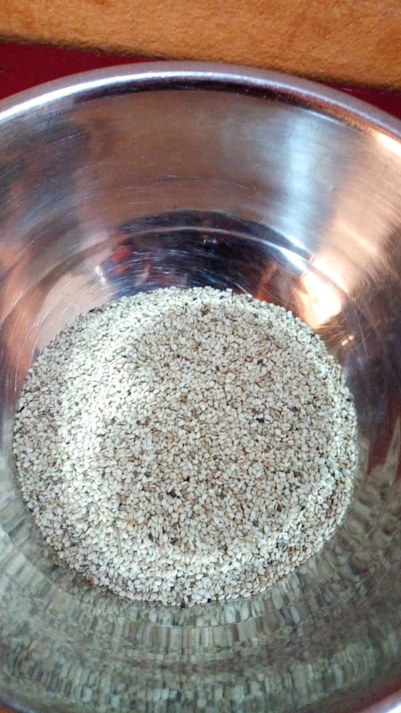  Du Sésame - fruits secs et graines grillées nous proposons 10000 tonnes de s&eacute;same au prix fob de 650000f cfa la tonne livraison niamey,  685000f b&eacute;nin ou &agrave; 700000f lom&eacute; pour plus de pr&eacute;cisions veuillez me laisser un message.--cordialement