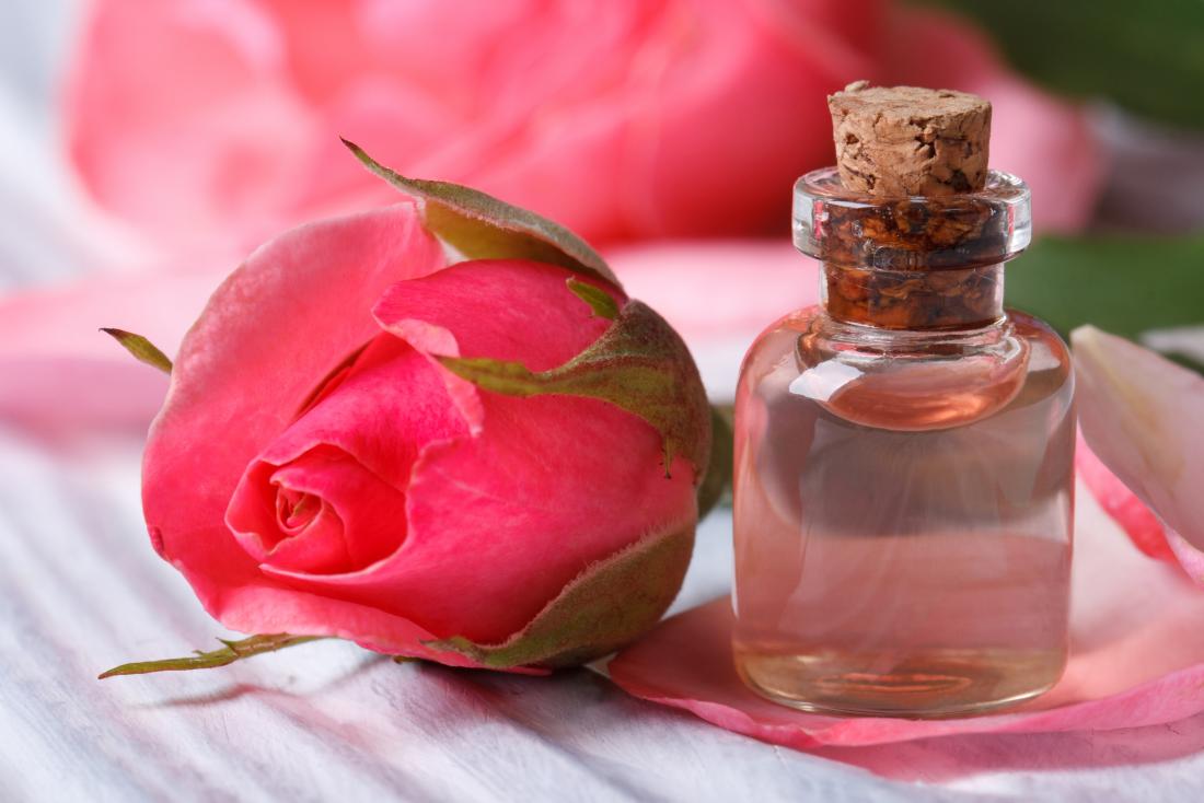  Eau De Rose De Damas 100% Maroc - huiles bonjour,  nous mettons à votre disposition notre eau de rose florale de damas du maroc,  comme vous le savez l'eau de rose est utilisée depuis l’antiquité pour ses vertus régénérantes et antibactériennes. l’époque étant au retour au nature
