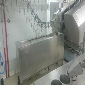  Vends Abattoir De Volaille Complet - matériels machines abattoir de volaille comprenant - 4 ensembles de 9 cages; appareil d'anesth&eacute;sie manuel  le reve ; saignoir lin&eacute;aire &agrave; c&ocirc;nes tout inox; plumeuse rotative inox et son coffret &eacute;lectrique; une cha&icirc;ne automatique compacte en aller-retour avec bac de trempage &agrav