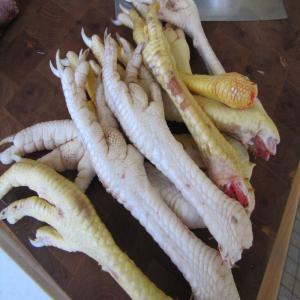  Pattes De Poulets - viandes et oeufs je veux mettre en place ma propre entreprise pour le ramassage et le nettoyage et congélation des pattes de poulet pour les exportés en asie et d'autres .--et je veux des clients pour commencé 
