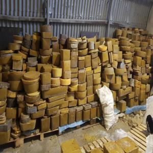  Je Vends Du Miel Bio Bulgare Et Cire D'abeille - produits sucrés je dispose de plusieur varietes de miel bulgare bio certifié - miel d'accacia,  miel de tilleul,  miel de lavande,  miel d'herbes. le miel a tous les analyses necessaires. je dispose egalement de 10 tones de la cire d'abeille brute,  et 8 tones de la cire d'abeille raffinée.