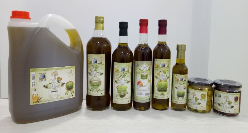  Olive Oil - olis we sell olives and olive oil; packed in bottles of 0.25l / 0.5l / 0.75l / 1l / 5l--high quality--free samples available in algeria only--