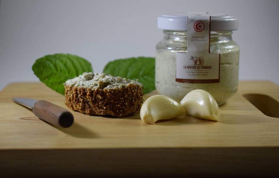  Fromage Frais - lait et produits laitiers bonjour,  nous somme des producteurs tunisiens de fromage artisanal naturel notre marque déposée est - notre spécialité est le fromage blanc frais a l'ail et aux fines herbes,  c'est un produit artisanal a déguster frais a tartiner ou bien assaisonner les salades mai