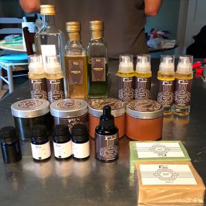  Produits De Terroir Et Produits Cosmétiques - autres nous sommes une soci&eacute;t&eacute; sp&eacute;cialis&eacute;e en comersialisation des produits cosm&eacute;tiques(huiles essentielles,  huiles v&eacute;g&eacute;tale,  s&eacute;rum de cheveux,  cr&egrave;mes,  huiles d argan et de figue de barbarie,  savon noir,  ghassoul,  safran,  toute sorte de produit
