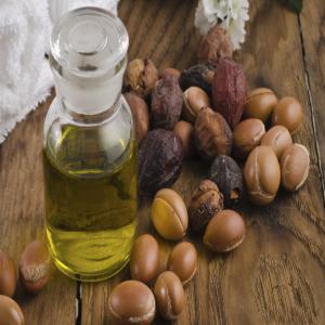  Huile D'argan Bio 100% Naturelle Et Equitable - huiles  les bienfaits de l'huile d'argan pour la peau et les cheveux----en quelques ann&eacute;es,  l'huile d'argan est devenue un alli&eacute; pr&eacute;cieux pour la beaut&eacute; de la peau et celle des cheveux. focus sur un ingr&eacute;dient aux multiples vertus.----cette huile nous est devenue famili&e