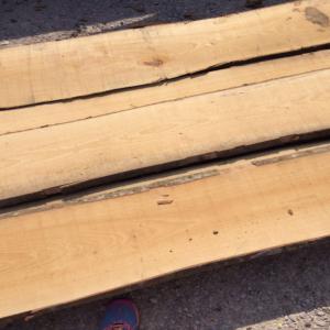  Unedged Cherry - wood charcoal fiber french cherry,  thickness 32 mm. minimum width 100 mm. length 2.00 m + drying kd. 12%.--32 packages  origin france.  quality abc. 