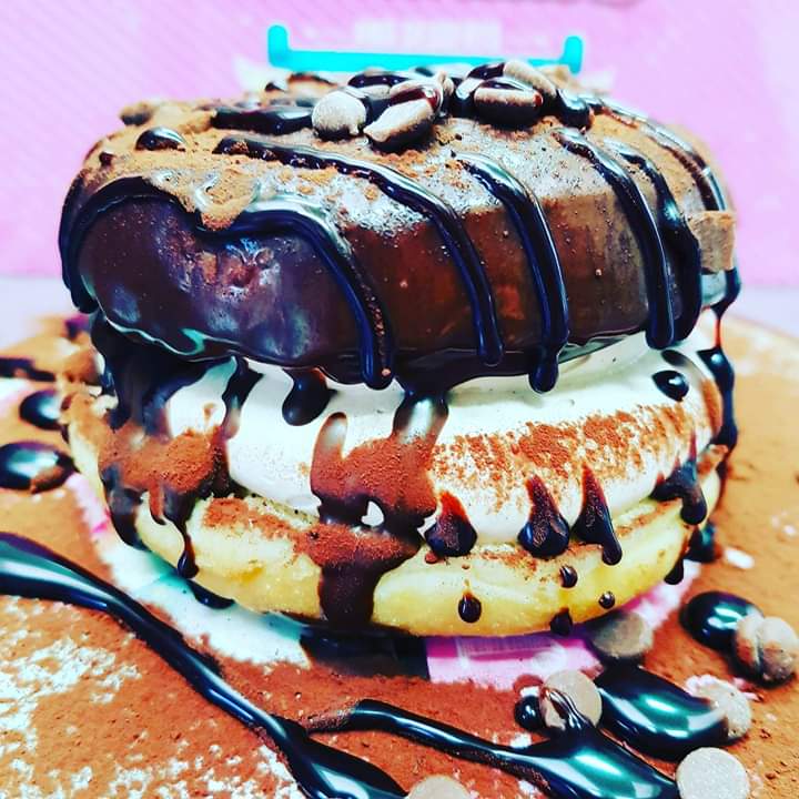  Cupcakes Donuts Et Macarons - patisserie je suis grossiste des cupcakes macarons et donuts.--je vends aux prix tres interessante .--sur mona facebook et instagram vous pouvez retrouver des photos