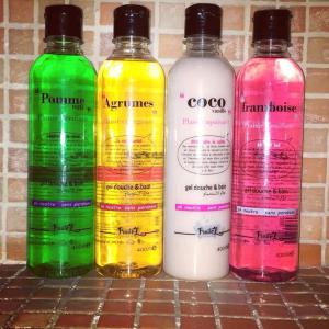  Gel Douche - hygiene entretien bonjour --nous fabriquons des gels douches 400 ml 100% algérien a un prix très attractif.--qualité irréprochable.--04 parfums - pomme / agrumes / framboise / coco.--pour plus d'infos me contacter--merci.