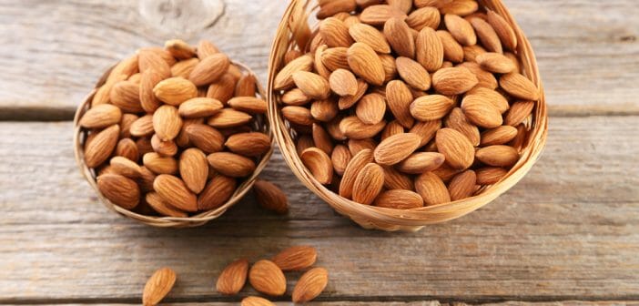  Amandes - fruits secs et graines grillées amandes de provenance d'europe.--dernière récolte.--livrée en 2 semaines maximum.----pour plus d'informations n'hésitez pas à nous contacter.