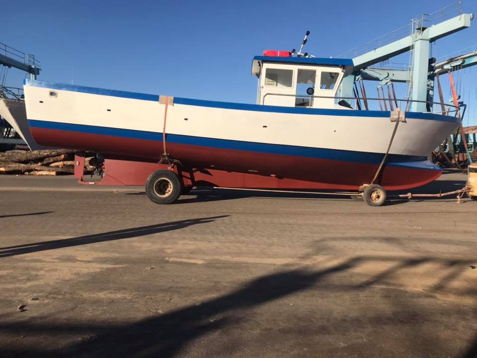  Bateau De Pêche En Polyester - equipement maritime on est une société spécialiste dans la construction navale en polyester. on vient de construire deux modèles de bateaux de peche,  un de longueur 13m40 et largeur 4m,  et un plus petit de longueur 4m85 et largeur 1m90 