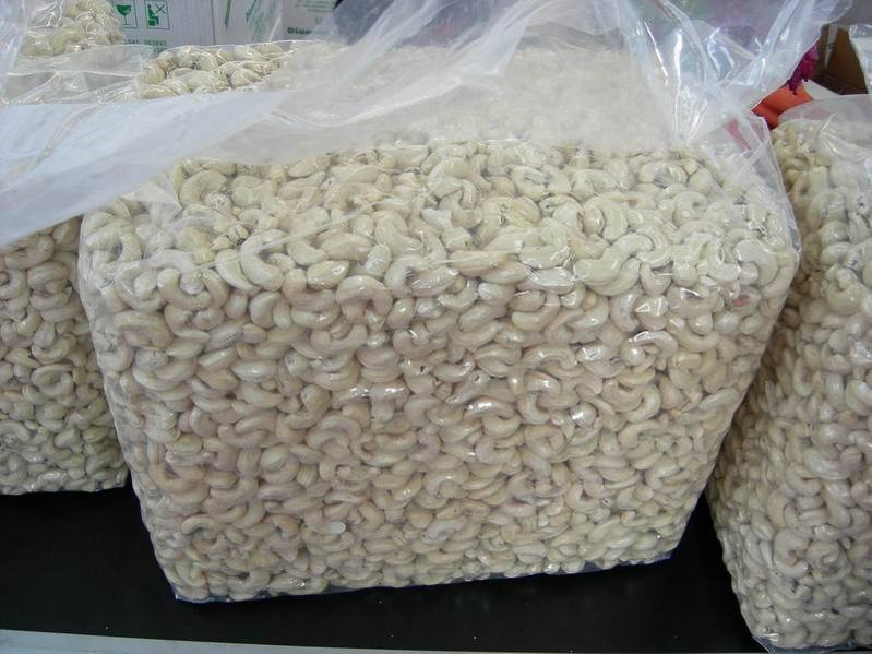  Noix De Cajou Décortiqué - fruits secs et graines grillées recherche fournisseur au sénegal du noix de cajou---- decortiqué--- non grillé--- w320 blanc--merci de nous envoyer les prix suivants---- fob dakar--- cif port casablanca/maroc--- ddp rabat--prix de kg.--merci