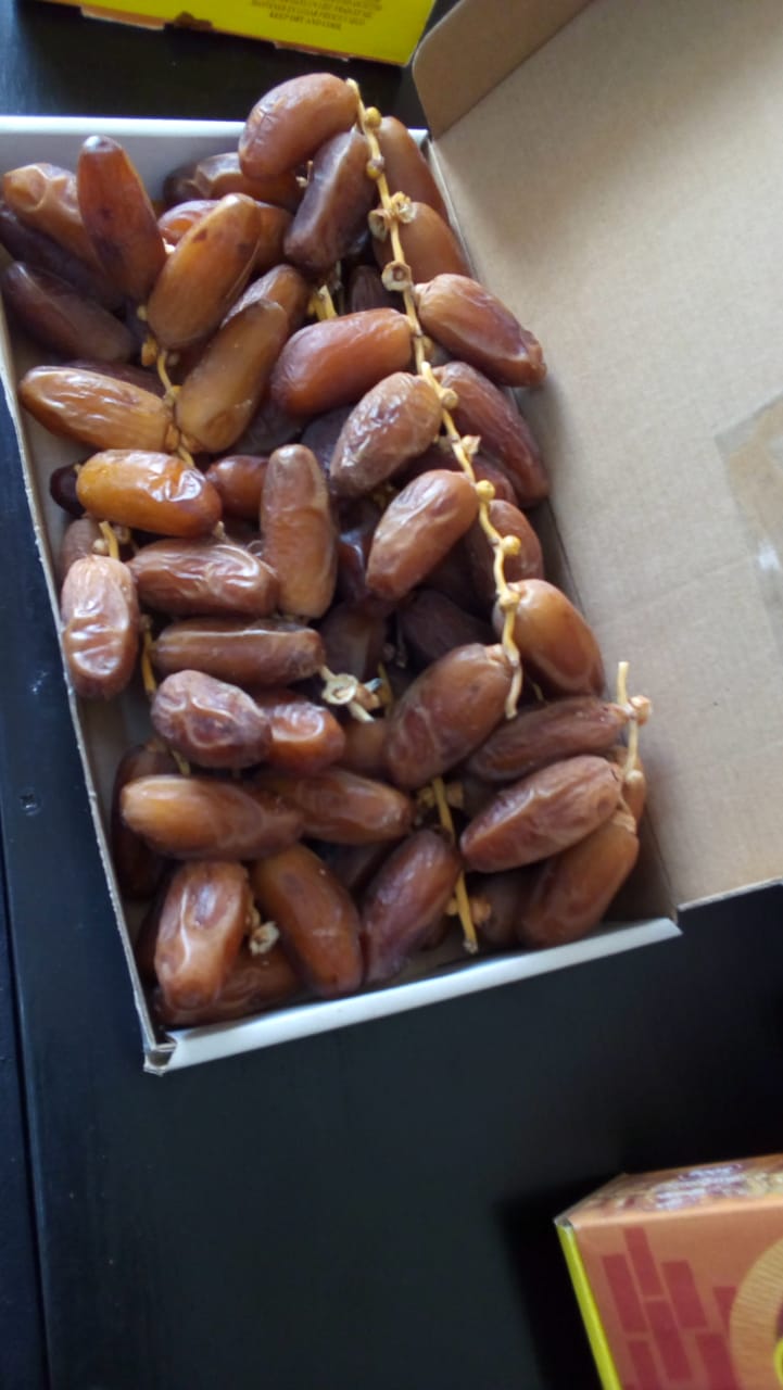  Datte Tunisienne Cat 1) Bas Prix - fruits et légumes bonjour,  --nous sommes des producteurs des meilleurs dattes en tunisie,  la qualit&eacute; est notre engagement. --nous exportons vers  - asie,  europe,  afrique,  usa,  ... --nous disposons de divers vari&eacute;t&eacute;s et divers emballages. --merci de nous contacter--cordialement. --