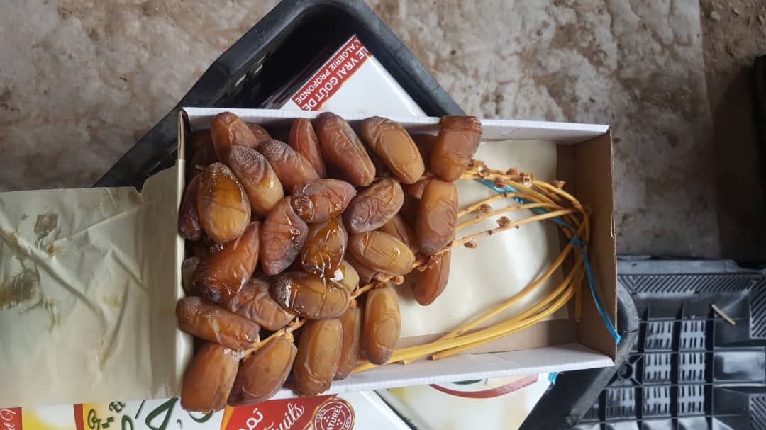 Dattes - fruits et légumes notre société douceur de sahara basée à alger et en région parisienne,  ayant des collaborateurs sérieux et réseaux professionnel large permet d'offrir à nos clients des fruit et légumes de qualité en provenance de l'algérie