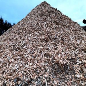  Les Copeaux-écorces De Bois - bois charbon fibre les copeaux de bois--types technologiques et de chauffage--• fraction - 30-50 mm--• humidité - 20-40%--• cendres - jusqu'à 3%--• type principal - pin--le chargement sur les wagons compris dans tarif - 18€ / tonne fca-- 30 000 m3 / par mois--wood chips--technological and heating types--