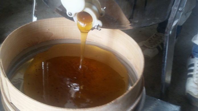  Miel Tunisien - fruits et légumes apiculteur tunisien originaire de gouvernorat de kef nord ouest,  de capacité productive annuelle  tonne de miel naturel avec certificat d' analyse et possibilité d augmentation de production ,  cherche importateur  de pays de golf arabe ou europe pour partenariat durable et de confiance