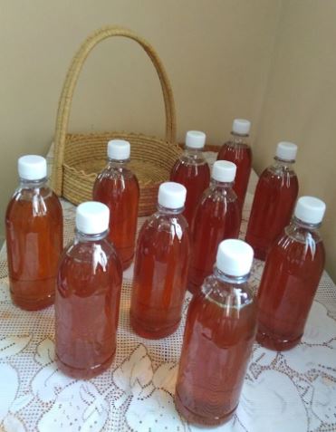  Cherche Des Acheteurs Pour Mon Miel - produits sucrés bonjour--je suis un producteur de miel dans la r&eacute;gion sud-est de madagascar. actuellement,  je cherche &agrave; &eacute;couler mon miel aux milles saveurs.--je dispose d'une soixantaine de kg de miel.--je vends la bouteille de 500 ml &agrave; 10.000ariary