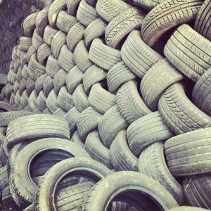  Pneus Camions Remorques - autres salut,  je vends des pneus d'occasion venant de la hollande / allemagne. 9600 pneus/mois. --camions - renault premium & benne. toujours disponible.-- j' ai chaque 2 semaines 1 conteneur.--zéro six trente neuf,  cinquante,  vingt deux,  trente trois.--merci !