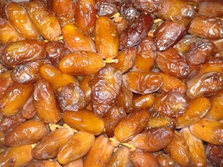  Dattes Algerienne Deglet _nour Tolga - fruits secs et graines grillées      la qualit&eacute; est au render vous  . parfaitement  s&eacute;lectionne .mis en boite selon la commande .moelleux  et .d&eacute;licieuse .toute proposition est a &eacute;tudier ..curieux s abstenir.--    bien cordialement.