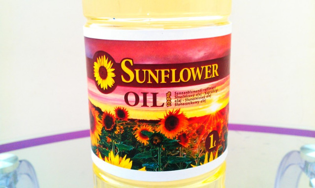  Sonnenblumenöl, Sunflower Oil - huiles nous vous proposons de l´huile vegetal produit en allemagne . --la qualit&eacute; du produit est assur&eacute;e par les diff&eacute;rents certifications et exigeances allemande.--nous sommes en contact direct avec l´usine de production,  pas d´intermetiaire. l achat se fait par contenair.--nous expor