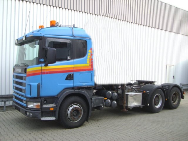 -BENZ-Actros-3344-AS-6x6 - matériels machines -benz-actros-3344-as-6x67, 5t vorderachse,  hinterachse h7 13t tellerrad 300,  telligent-bremssystem mit abs,  abs abschaltbar,  trommelbremse an vorder- und hinterachse,  stoßstange in stahlausführung,  verteiler-cockpit,  telligent-schaltung ii,  3 pedale,  baustellenfilter,  zyklon-vorfilter,  tankinhalt- 40