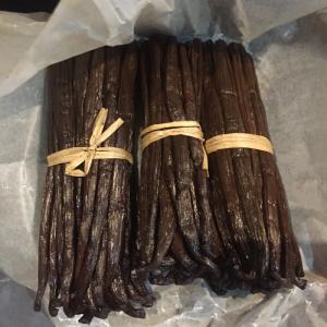  Vanille De Madagascar (sambava) - produits sucrés bonjour,  --nous travaillons avec des producteurs de vanille de madagascar (sambava)----nous disposons les meilleurs qualités en vous fournissant les fiches techniques correspondantes--détail - --black gourmet--taux d'humidite - 28 a 34%--taux de vanilline - 1.6 minimum--black tk--taux 