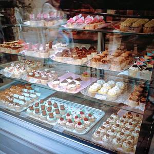  Cupcakes,donuts,macarons...en Gros - patisserie bonjour je recherche des fournisseurs de cupcakes, macarons et autres pâtisserie surgelées ...en gros.j'aimerais savoir les différents prix et les différentes quantité et la livraison pour la côte d'ivoire...
