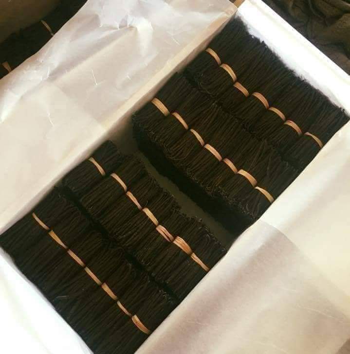  Vanille - produits sucrés nous sommes des producteurs et collecteurs de vanille de madagascar----comme produit,  nous avons de la vanille tk noir de 42 tonnes près à expédier. déjà trier et conditionner dans un sac vide le tout emballer dans un carton.----fiche technique ---- qualité 