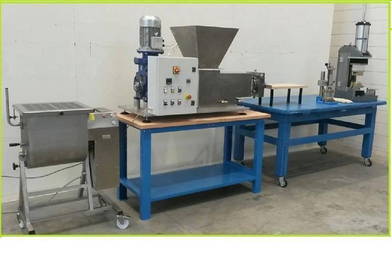 Créez une Unité de Fabrication de Savon en Barre - matériels machines cette ligne de fabrication de savon en barre est conçue pour travailler à partir de copeaux de savon / bondillons de savon. c'est une ligne standard de production de savons,  elle comprend un mélangeur de bondillons de savon + une boudineuse pour raffiner et extruder les barres d