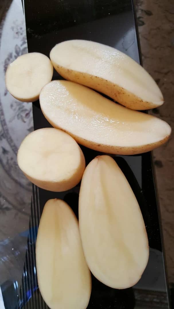  Pommes De Terre Spunta - fruits et légumes nous sommes une socité française basée en région parisienne,  vous offrons du pommes de terre sous toutes ses formes en provenance de l'algérie.--nos prix sont très compétitifs --pour plus d'information sur les prix et les avantages d'une futur coop&ea