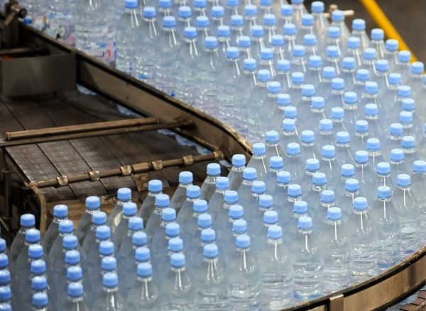  Lignes Embouteillage - conditionnement ventes de lignes d embouteillage d eau minerale,  jus,  limonade,  huile...vous avez un projet dans ce sens,  faites nous appelle. 